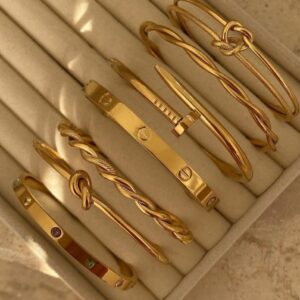 Goldenes Armreif Set